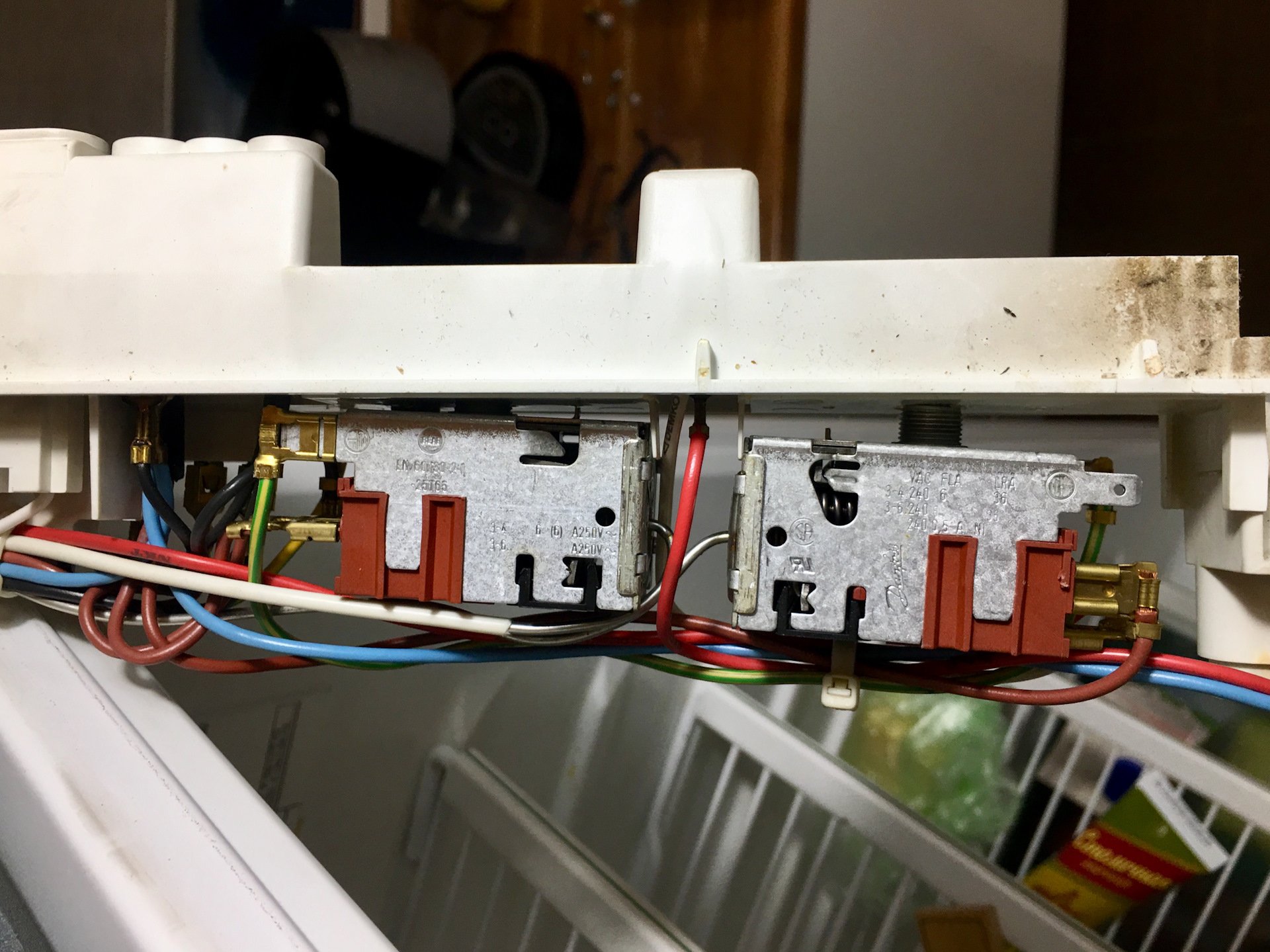 Как заменить термостат холодильника