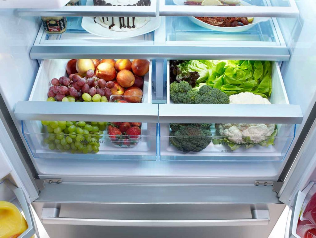 Как вставить крышку для сохранения свежести в холодильнике Siemens