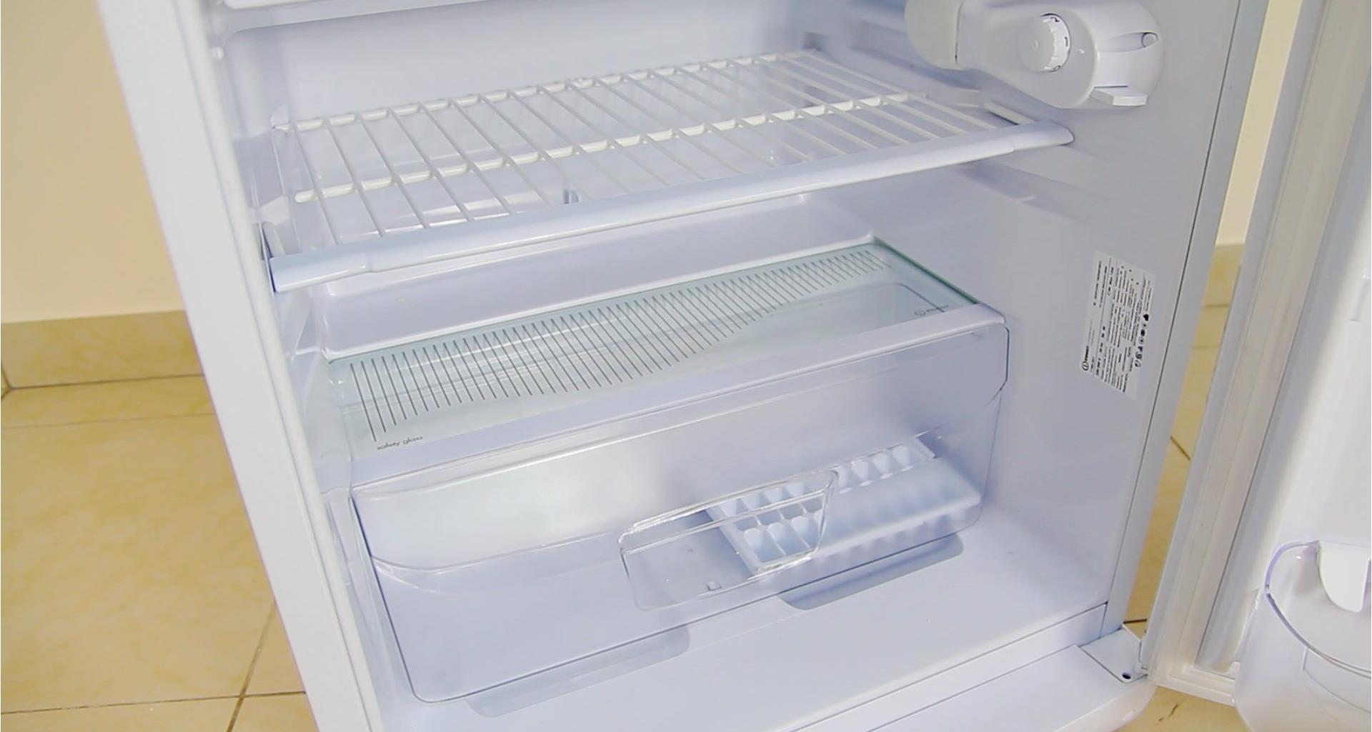 Понимание кодов ошибок холодильников Indesit